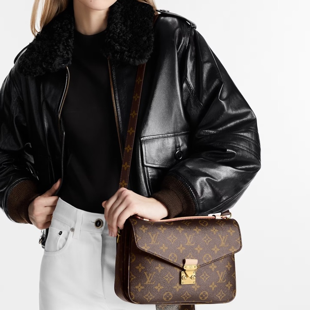LV Pochette Metis